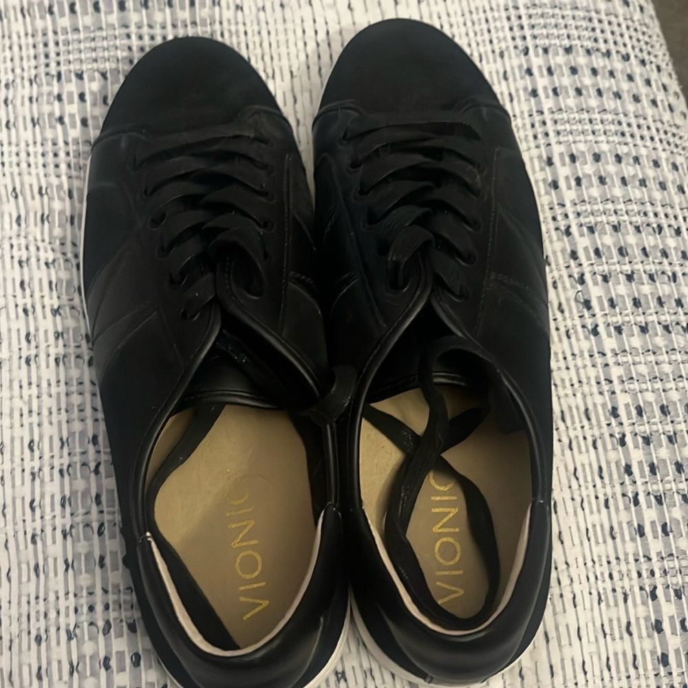 New Vionic Men’s Black Lace up shoes